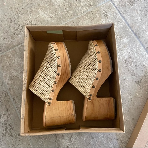 SOLD Free people Claudia crochet clog - Picture 2 of 5